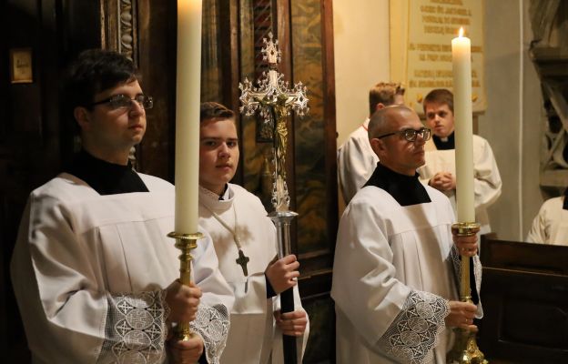 Asysta liturgiczna podczas sobotnich nieszporów