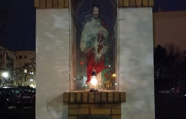 Nieznany sprawca zniszczył kapliczkę Najświętszego Serca Pana Jezusa w Głogowie
