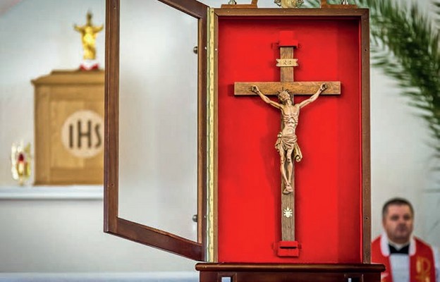 Bp Grzegorz Kaszak ogłosił na 2022 r. peregrynację w diecezji Wielkopiątkowego Krzyża Papieskiego