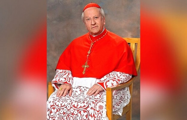 Złoty Krzyż Zasługi dla kardynała Rodé