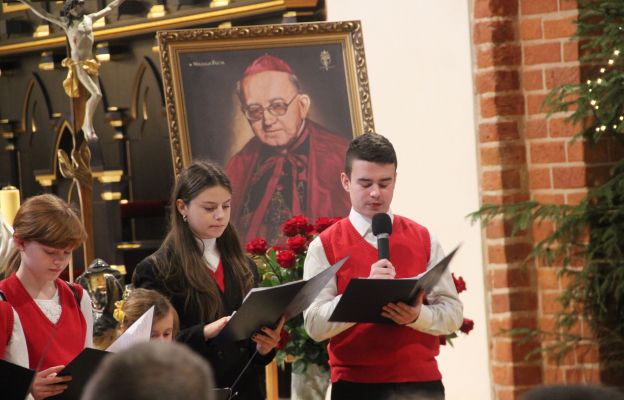 Uczniowie gorzowskich szkół katolickich przygotowali montaż słowno-muzyczny poświęcony osobie sługi Bożego