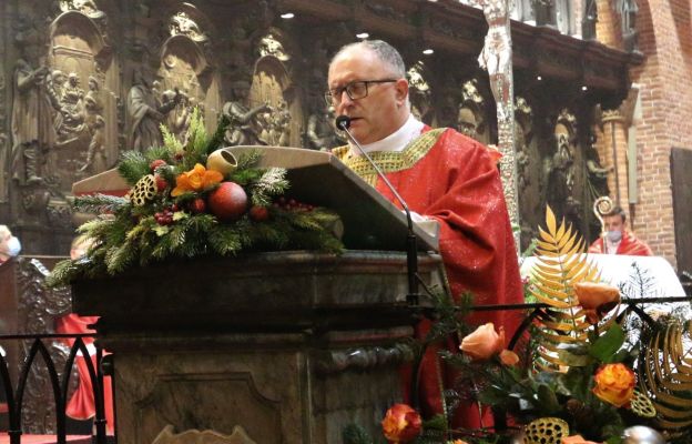 Homilię wygłosił ks. kan. Andrzej Nicałek, proboszcz parafii Ducha Świętego