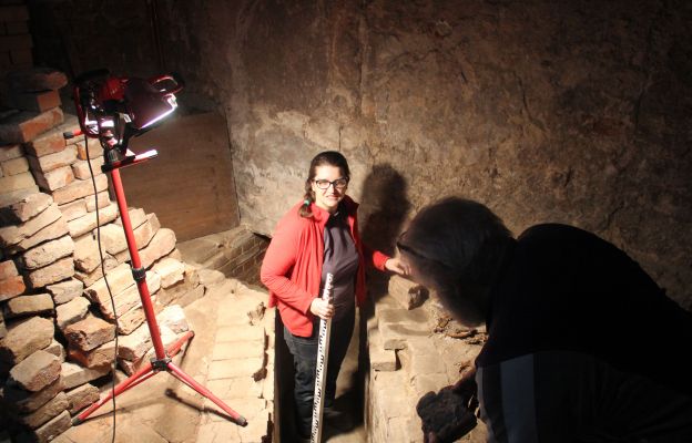Anna Jaskulska, kierownik badań archeologicznych prowadzonych w muzeum, opowiada, że kanałem były przeciągnięte rury centralnego ogrzewania, natomiast w budynku muzeum, czyli dawnej intendentury, znajdowała się kotłownia