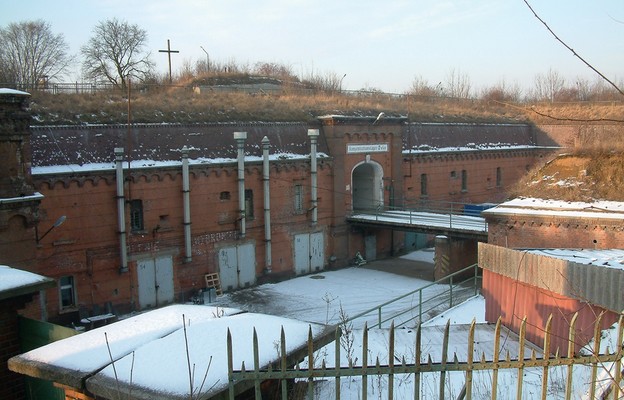 Brama główna obozu koncentracyjnego w Forcie VII w Poznaniu