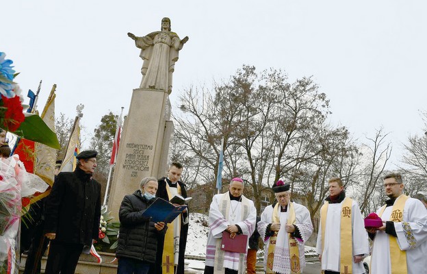 Modlitwa pod pomnikiem Najświętszego Serca Pana Jezusa w Bydgoszczy
