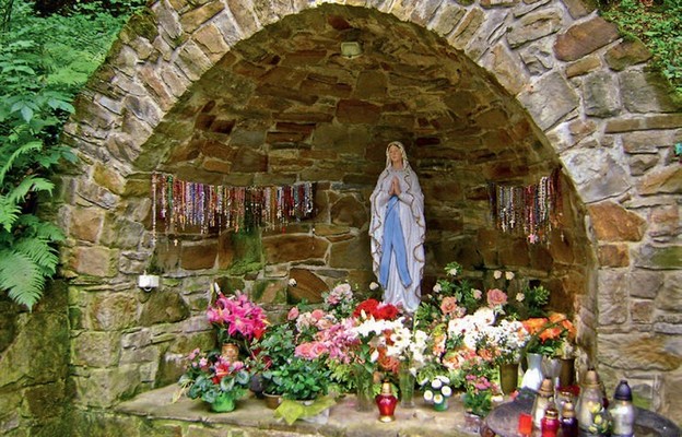 Replika groty z Lourdes w Borku Starym koło Rzeszowa