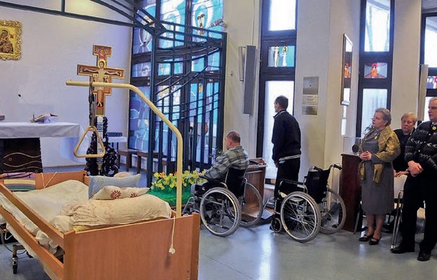 W kaplicy hospicjum codziennie jest odprawiana Msza św. (fotografia sprzed pandemii)
