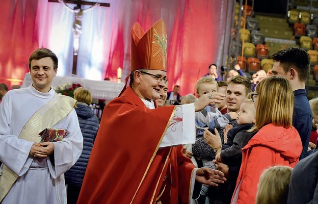 Synod nie jest walką o władzę w Kościele – podkreśla bp Przybylski