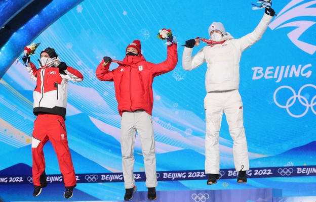 Pekin 2022: Dawid Kubacki odebrał brązowy medal igrzysk olimpijskich
