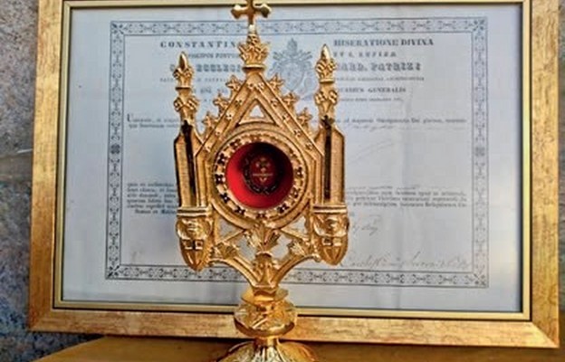 Relikwie św. Pawła podarowane przez krzysztofa
Kaszuba i jego żonę Ewę