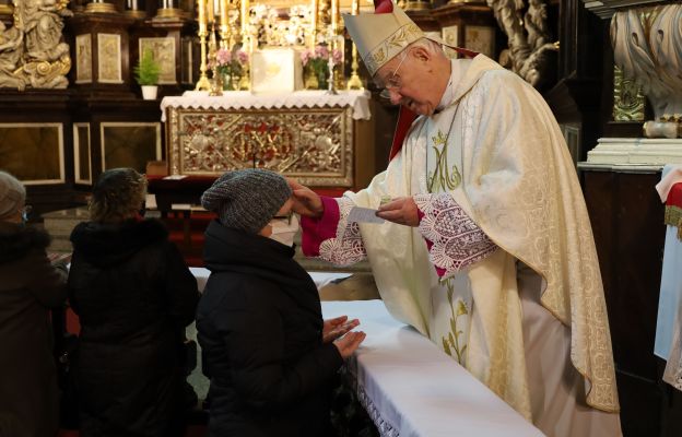 Do sakramentu namaszczenia chorych 11 lutego w katedrze świdnickiej przystąpiło ponad 50 osób