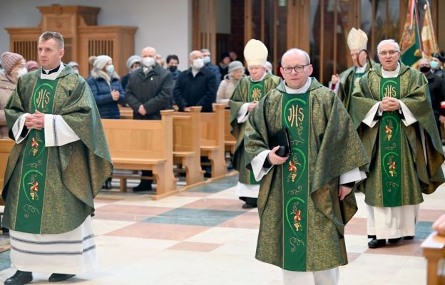 Mszy św. przewodniczył bp Ignacy Dec w asyście miejscowych duszpasterzy 