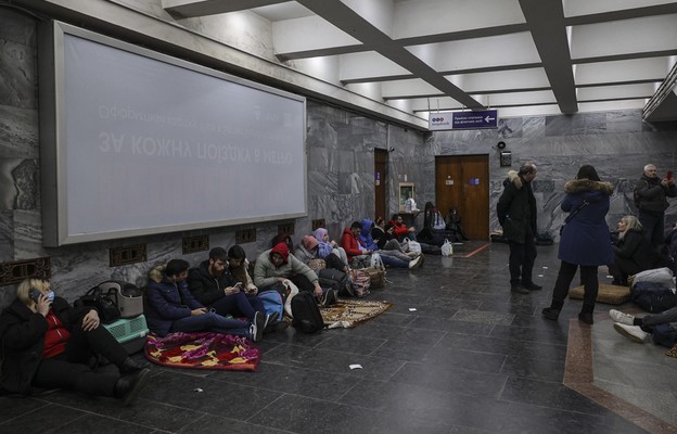 Ukraińcy schronili się na stacji metra Puszkinskaja w Charkowie