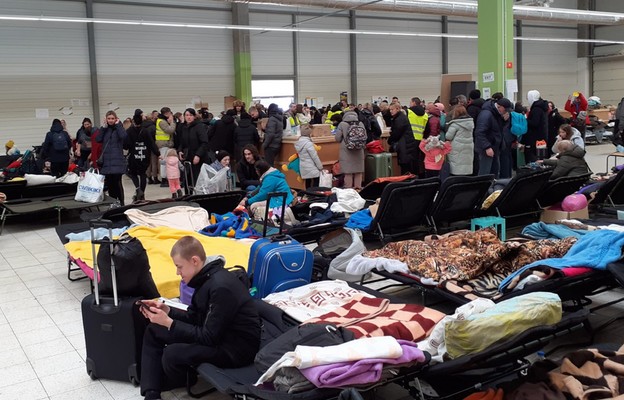 Supermarket został zamieniony na miejsce czasowego przyjęcia uchodźców