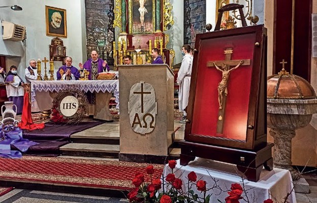 W Jaworznie-Jeleniu zainaugurowano peregrynację Krzyża papieskiego w diecezji