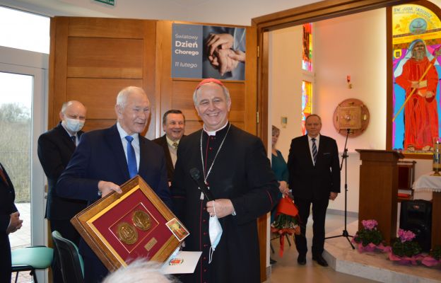 Filantrop doceniony przez biskupa kieleckiego