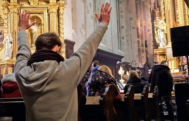 Wieczór chwały był także błaganiem o pokój