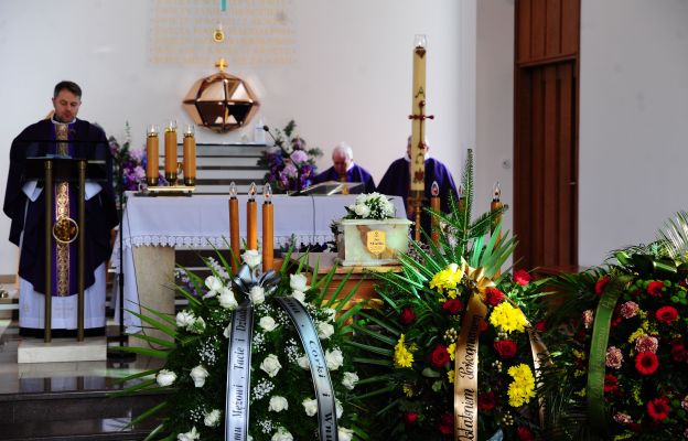 Nabożeństwo żałobne zostało odprawione w cmentarnej kaplicy pw. Wszystkich Świętych
