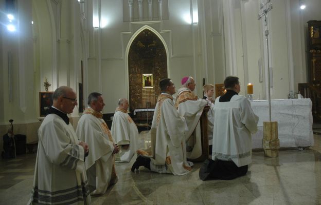 Abp Wacław Depo odczytał Akt Poświęcenia Rosji i Ukrainy Niepokalanemu Sercu Maryi. 