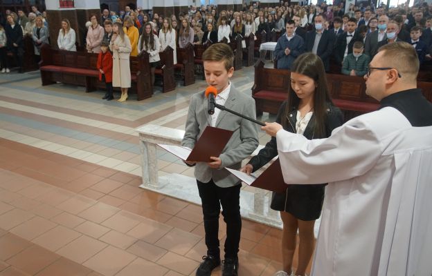 Podziękowanie dzierżoniowskiej młodzieży za udzielenie sakramentu bierzmowania