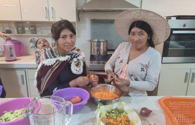 Mamy z Boliwii same utrzymują swoją rodzinę. 