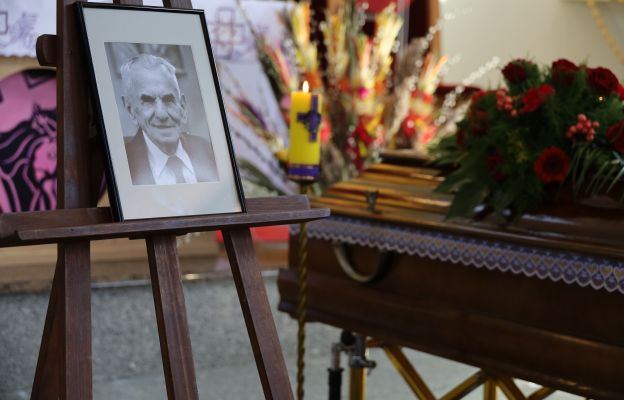 Ciało Stanisława Kowalskiego spoczęło obok żony na cmentarzu przy ul. Łukasińskiego 