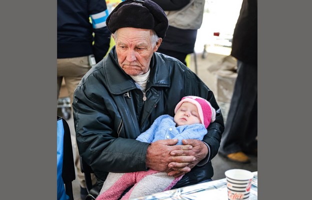 Ukraina: 84-latek ewakuował spod Zaporoża swoją pięcioosobową rodzinę i psa