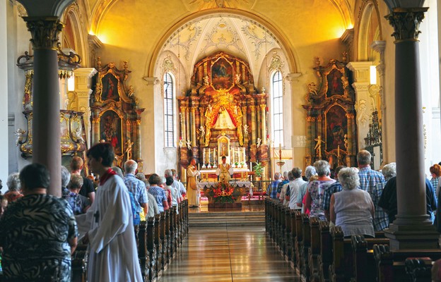 Co oznacza sformułowanie „zgromadzenie eucharystyczne”?