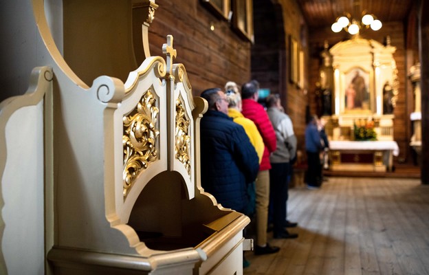 Konfesjonał – mebel liturgiczny