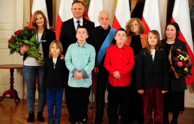 Kawaler Orderu Orła Białego – Adam Macedoński z prezydentem RP i najbliższą rodziną