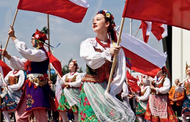 Świdnickie obchody święta Konstytucji 3. Maja uświetnił występ zespołów Krąg i Mokrzeszów