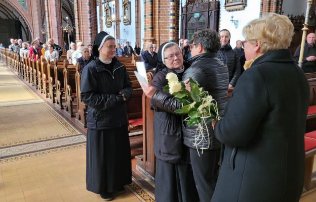 Parafianie żegnają siostry elżbietanki