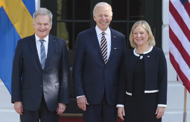 Prezydent USA Joe Biden, prezydent Finlandii Sauli Niinisto i premier Szwecji Magdalena Andersson.
