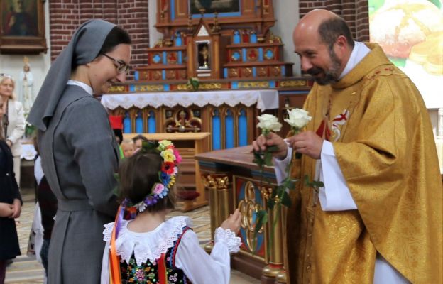 Eucharystia z okazji 100-lecia obecności sióstr salezjanek w Polsce