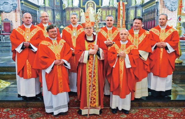 Księża jubilaci obchodzili swoje święto z biskupem legnickim