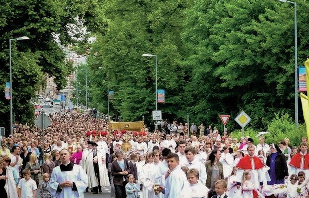 Jedna z polsko-niemieckich procesji Bożego Ciała w Zgorzelcu i Görlitz