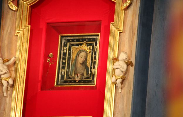 Łaskami słynący obraz Matki Bożej Cierpliwie Słuchającej w sanktuarium w Rokitnie