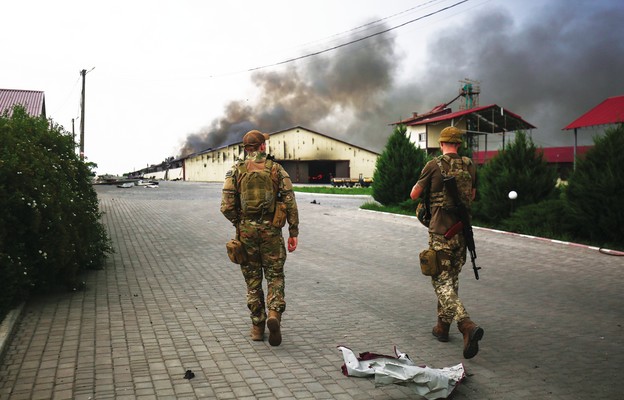 Ukraińscy żołnierze patrolujący teren miasta
bachmut w obwodzie donieckim, 31 maja