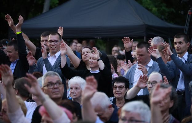 Koncert spotkał się z entuzjastycznym odbiorem.