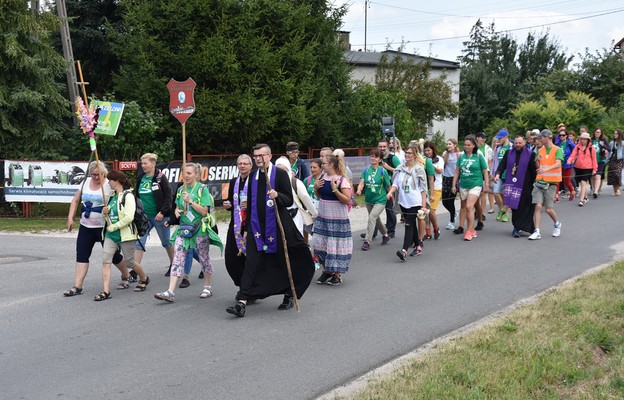 Ludzie cenią kapłanów, którzy budują wspólnotę