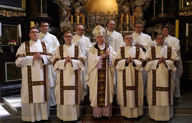 W diecezji świdnickiej aktualnie posługuje 7 diakonów