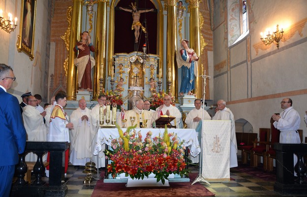 Msza św. w parafii Podwyższenia Krzyża Świętego w Luborzycy.