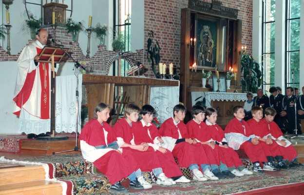 Ks. Roman Trusiak podczas głoszenia homilii w kościele w Nurcu-Stacji