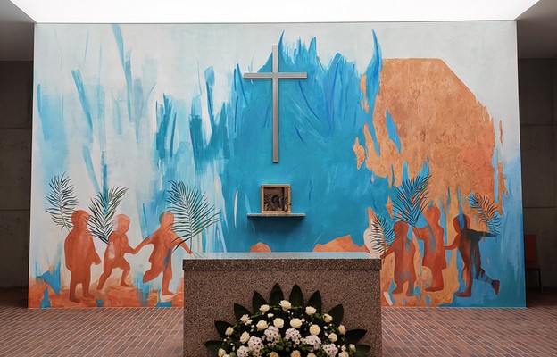 Święci Młodziankowie, ściana ołtarzowa kaplicy pw. Świętych Młodzianków w Oblackim Centrum Młodzieży Niniwa w Kokotku, 2022