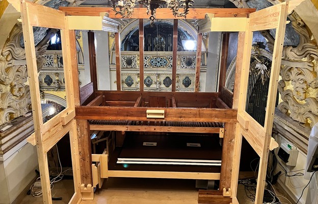 200-letnie organy zwane godzinkowymi w Kaplicy Matki Bożej