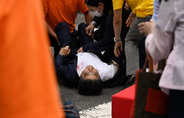 Japonia/ Były premier Shinzo Abe zastrzelony przez zamachowca w czasie wiecu politycznego