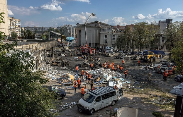 Morawiecki o ataku w Winnicy: niewinni ludzie zamordowani w biały dzień; barbarzyństwo Rosji trwa