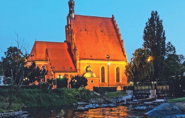 Katedra w Bydgoszczy wieczorem