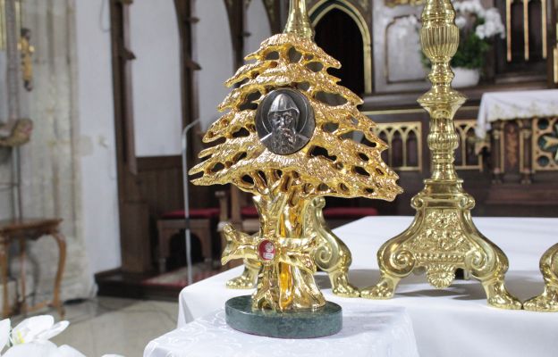 Charakterystyczny relikwiarz świętego z Libanu