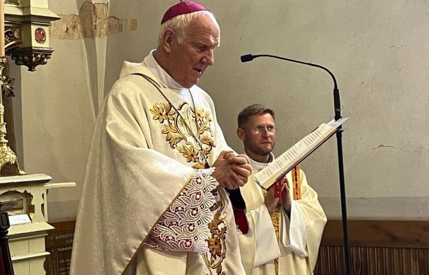 Biskup senior Ignacy Dec zachęcał do modlitwy za rodziców i dziadków